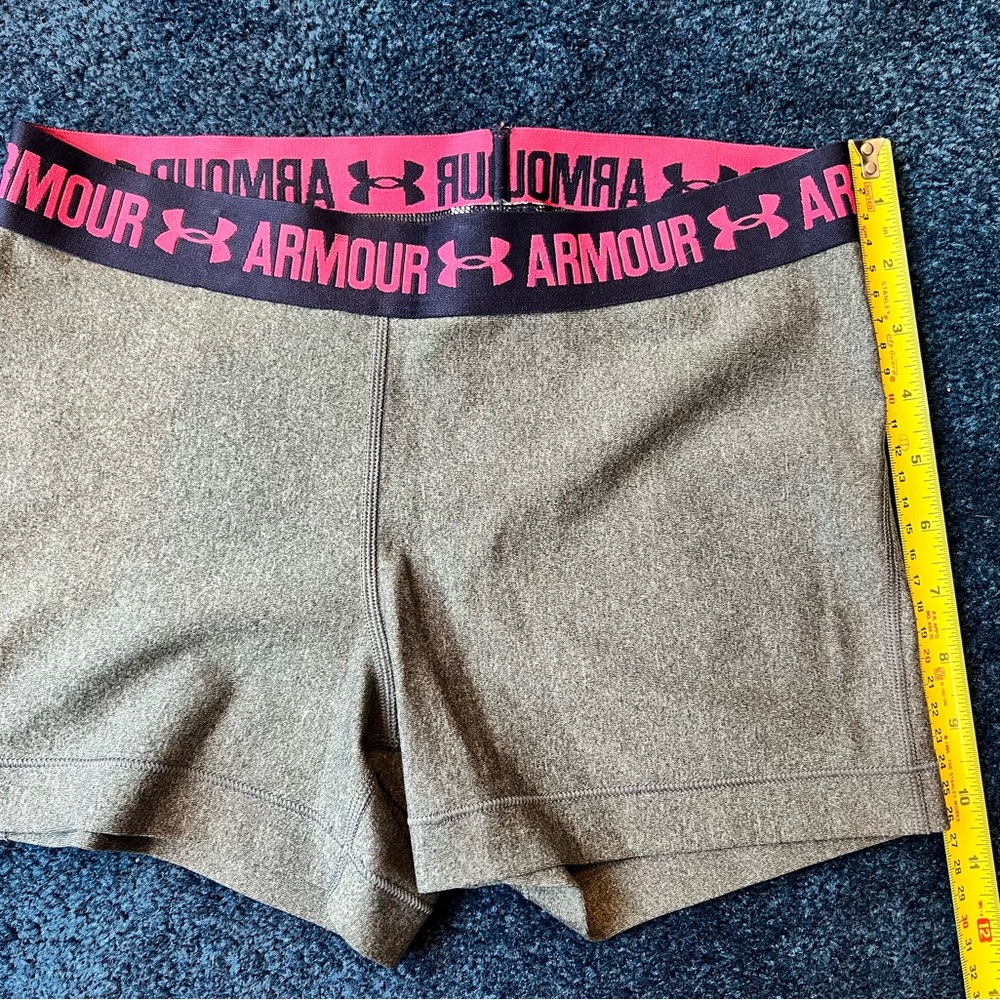 Under Armour heat gear womens M compression shorts